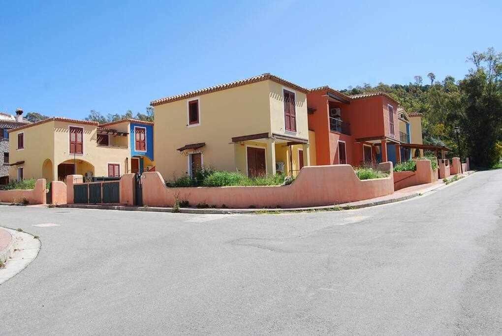 Bilocale 10 al mare con veranda Àrbatax Exterior foto